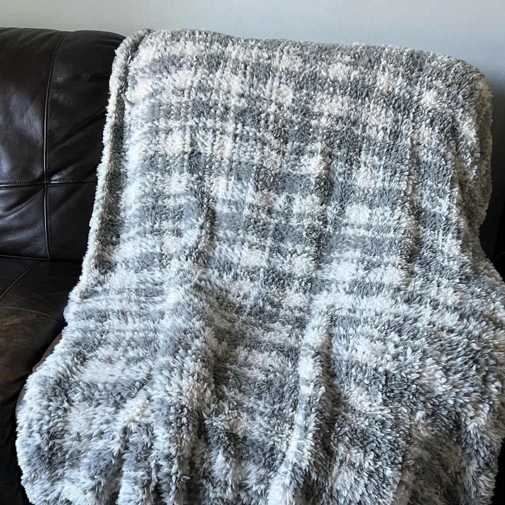 UGG Throw - Picture 14 of 16